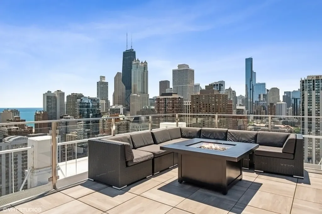 1255 North Sandburg Terrace Chicago IL 60610