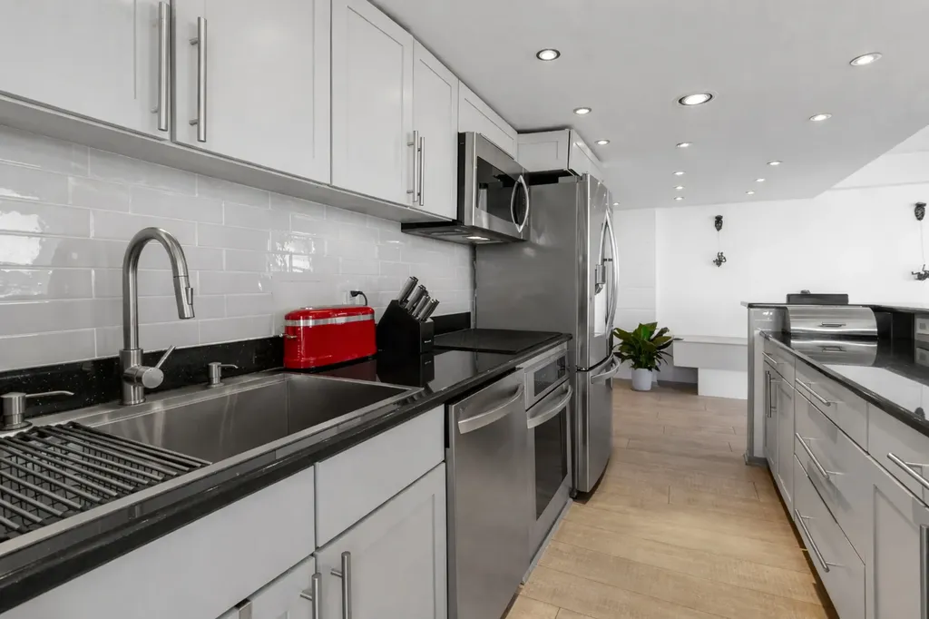 1255 North Sandburg Terrace Chicago IL 60610