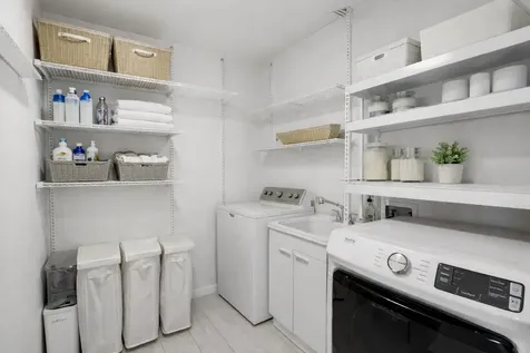 1255 North Sandburg Terrace Chicago IL 60610