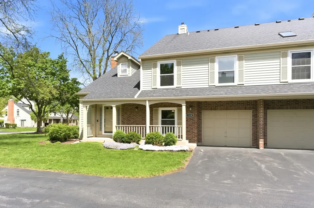 1324 Queensgreen Circle Naperville IL 60563
