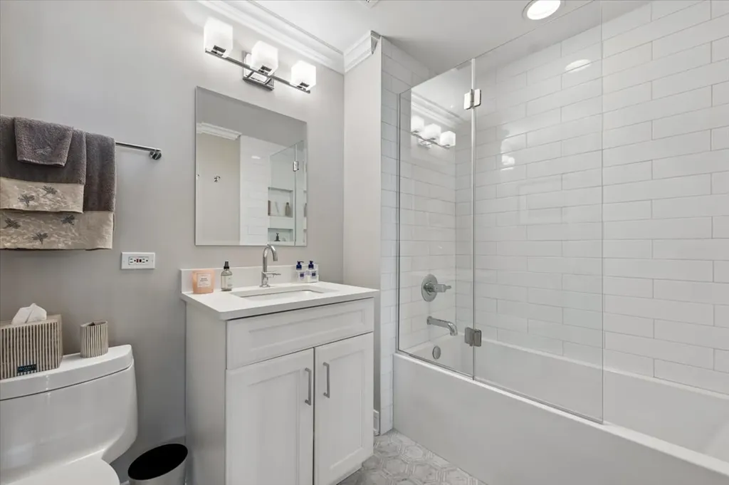 57 East Delaware Place Chicago IL 60611