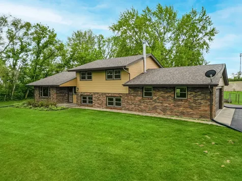 10160 Cemetery Road Pecatonica IL 61063