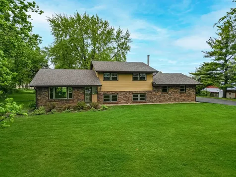 10160 Cemetery Road Pecatonica IL 61063