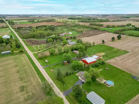 10160 Cemetery Road Pecatonica IL 61063