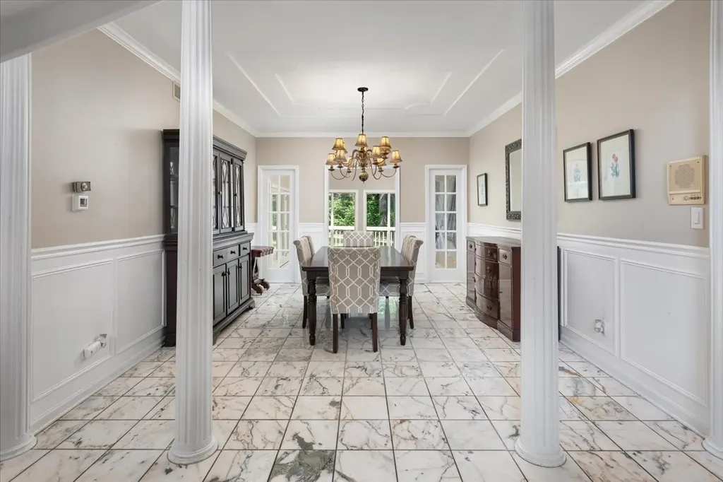 6191 Shorewood Court Lisle IL 60532
