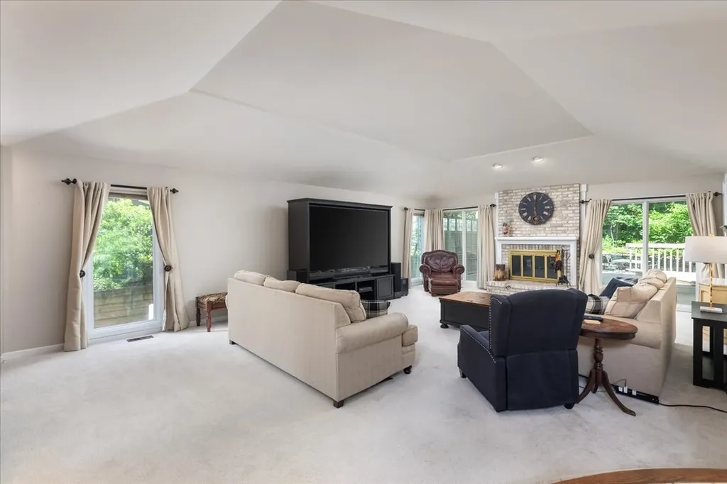 6191 Shorewood Court Lisle IL 60532