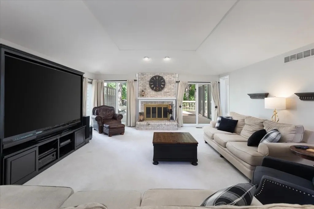 6191 Shorewood Court Lisle IL 60532
