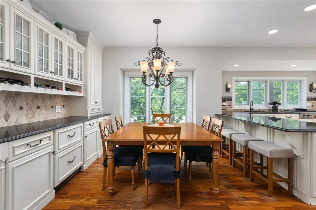 6191 Shorewood Court Lisle IL 60532