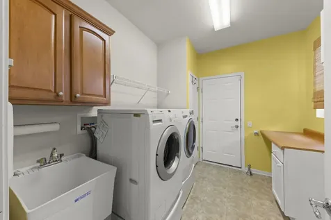105 National Court Shorewood IL 60404