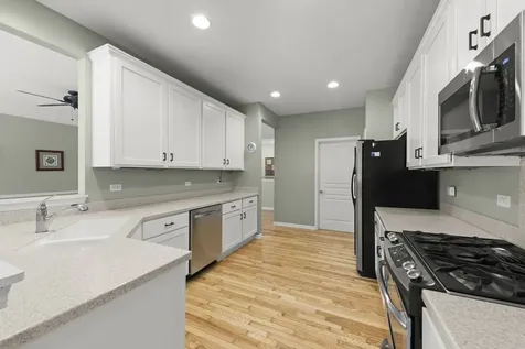 105 National Court Shorewood IL 60404
