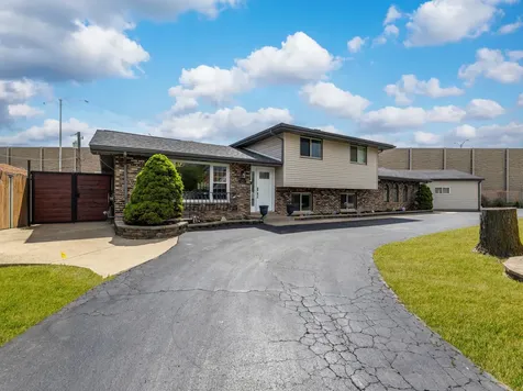 8625 West 81st Street Justice IL 60458