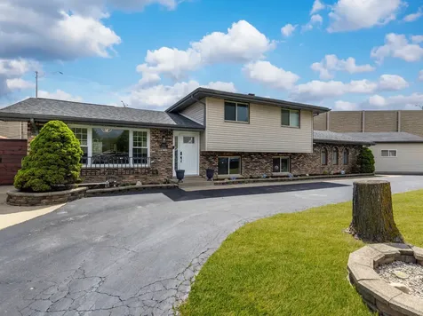 8625 West 81st Street Justice IL 60458