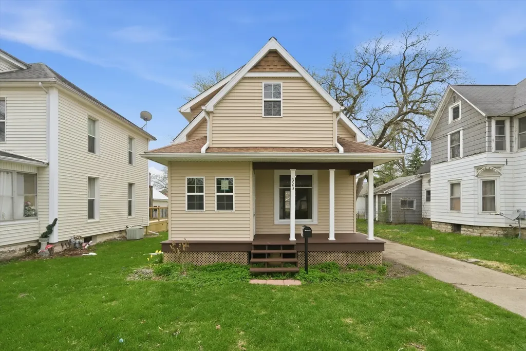 323 Douglas Avenue Dixon IL 61021