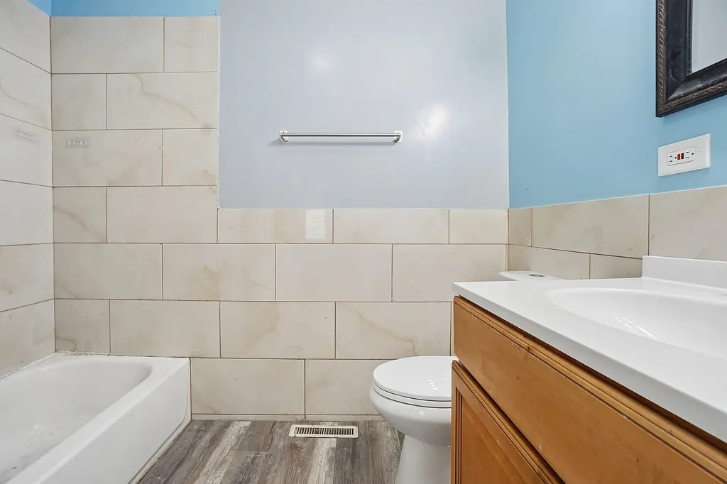 346 West 115th Street Chicago IL 60628