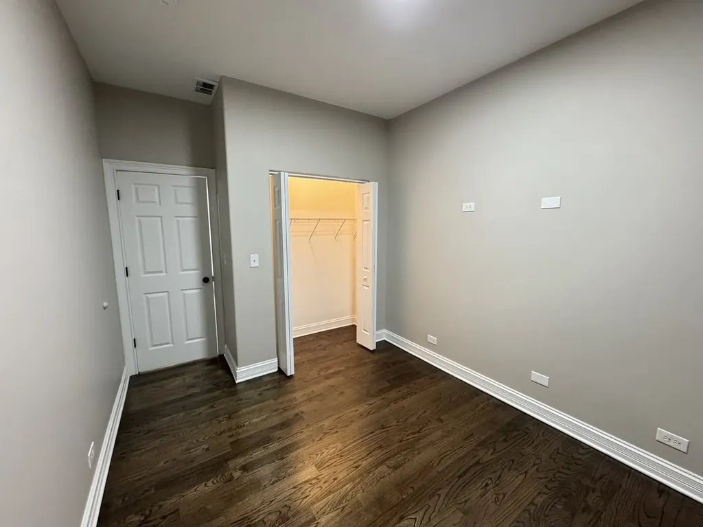 543 East 43rd Street Chicago IL 60653