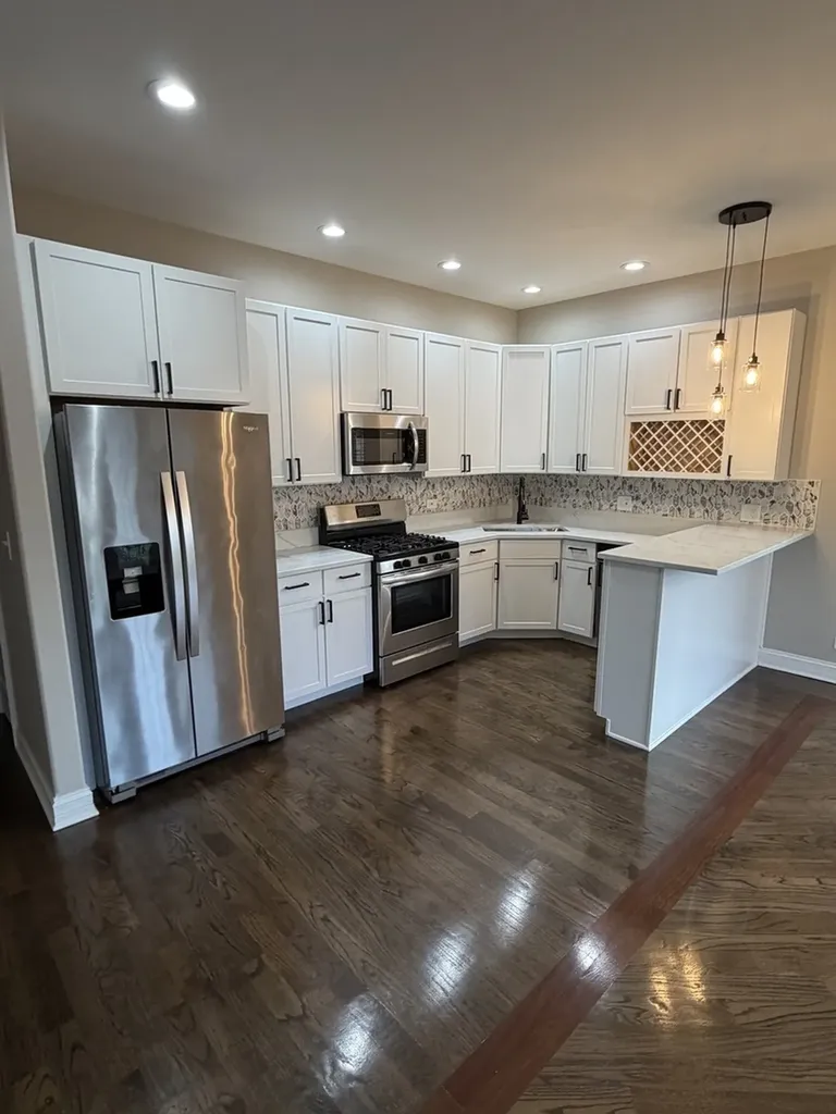 543 East 43rd Street Chicago IL 60653