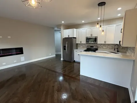 543 East 43rd Street Chicago IL 60653