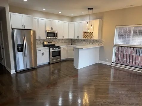 543 East 43rd Street Chicago IL 60653
