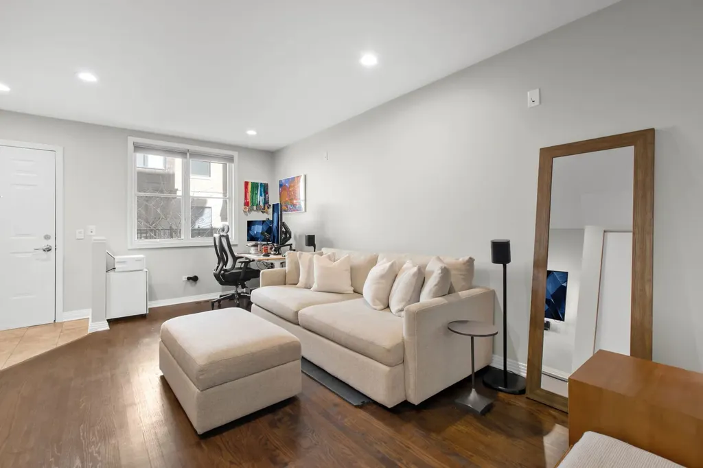 1738 South Indiana Avenue Chicago IL 60616