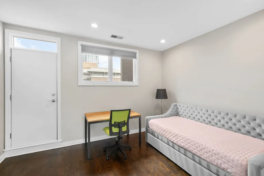 1738 South Indiana Avenue Chicago IL 60616