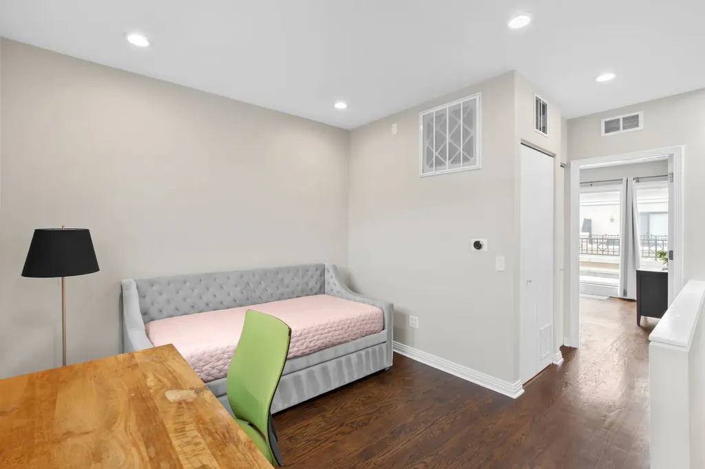 1738 South Indiana Avenue Chicago IL 60616
