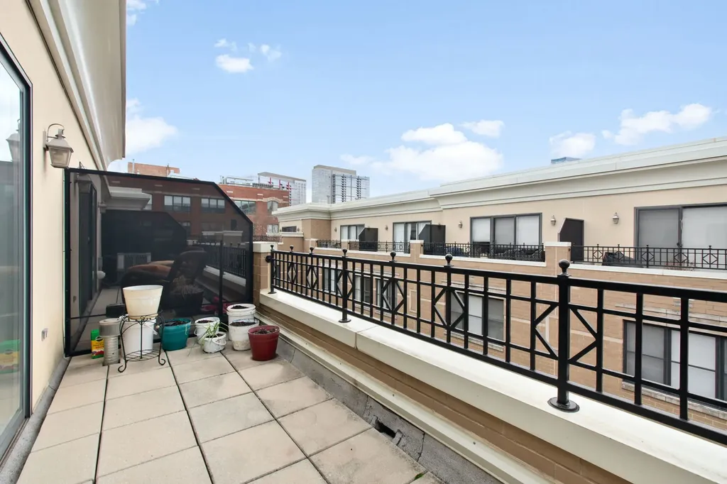1738 South Indiana Avenue Chicago IL 60616