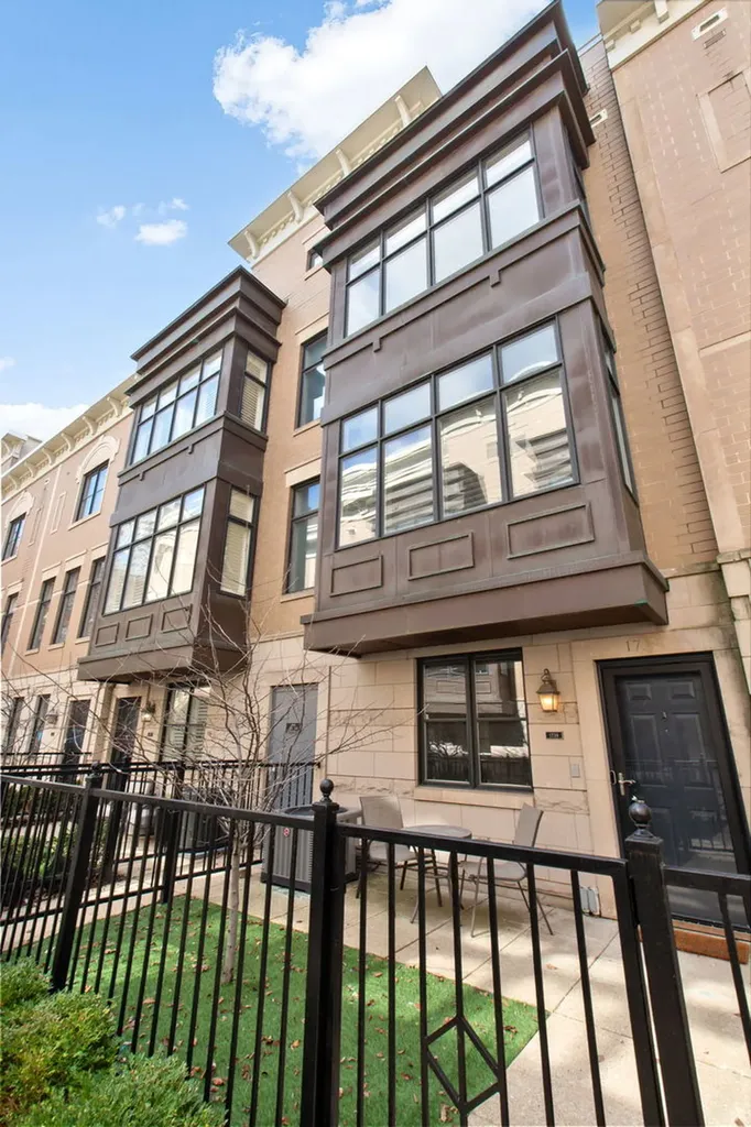 1738 South Indiana Avenue Chicago IL 60616