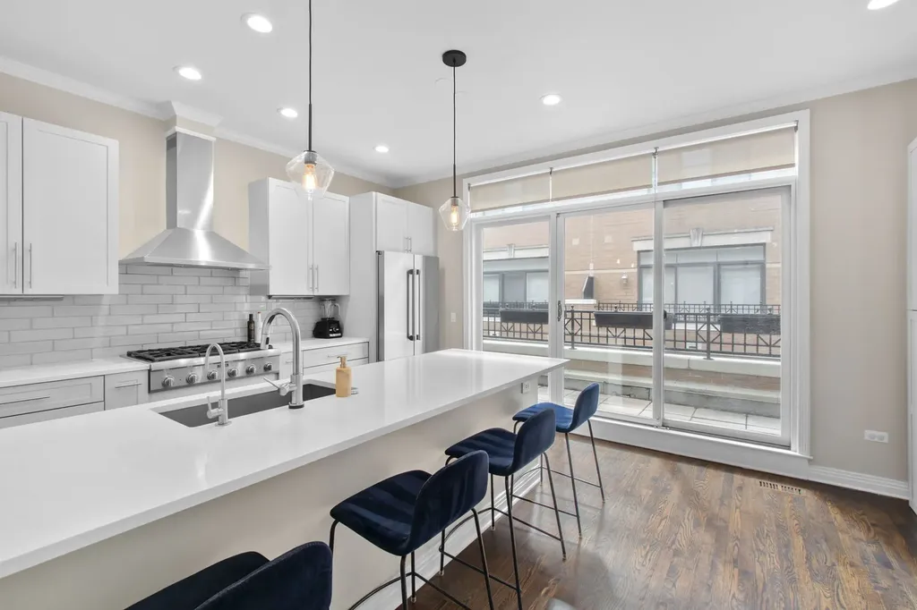 1738 South Indiana Avenue Chicago IL 60616