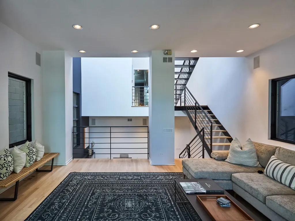 1732 North Winchester Avenue Chicago IL 60622