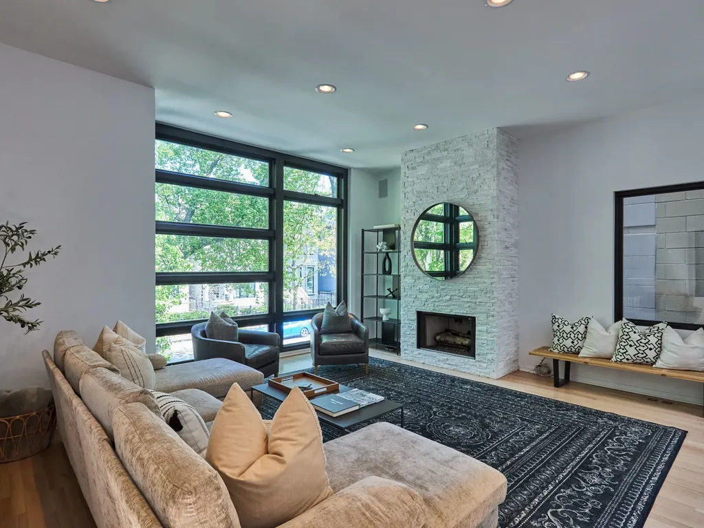 1732 North Winchester Avenue Chicago IL 60622