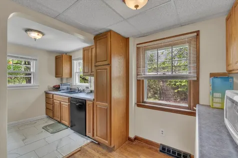 408 32ND Avenue Moline IL 61265
