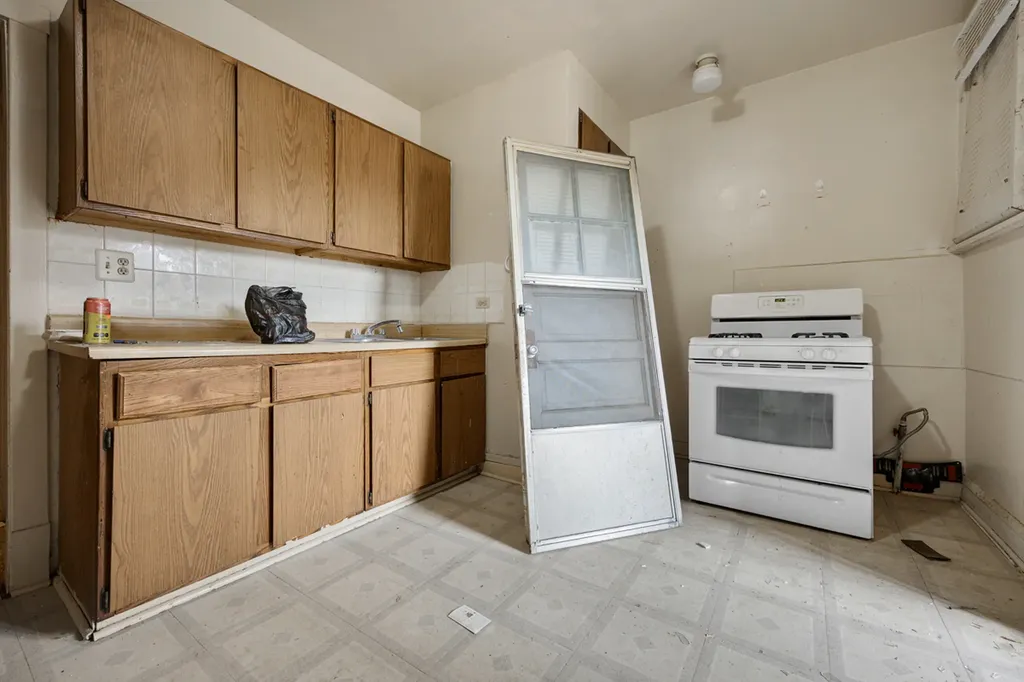 6355-57 South Francisco Avenue Chicago IL 60629