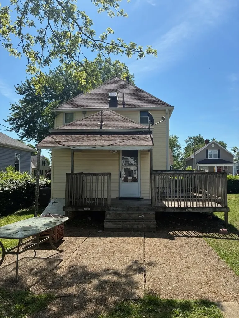 19 52ND Street Belleville IL 62226