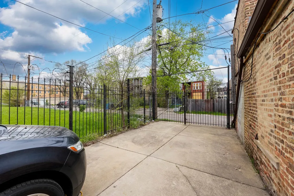 4436 West Madison Street Chicago IL 60624