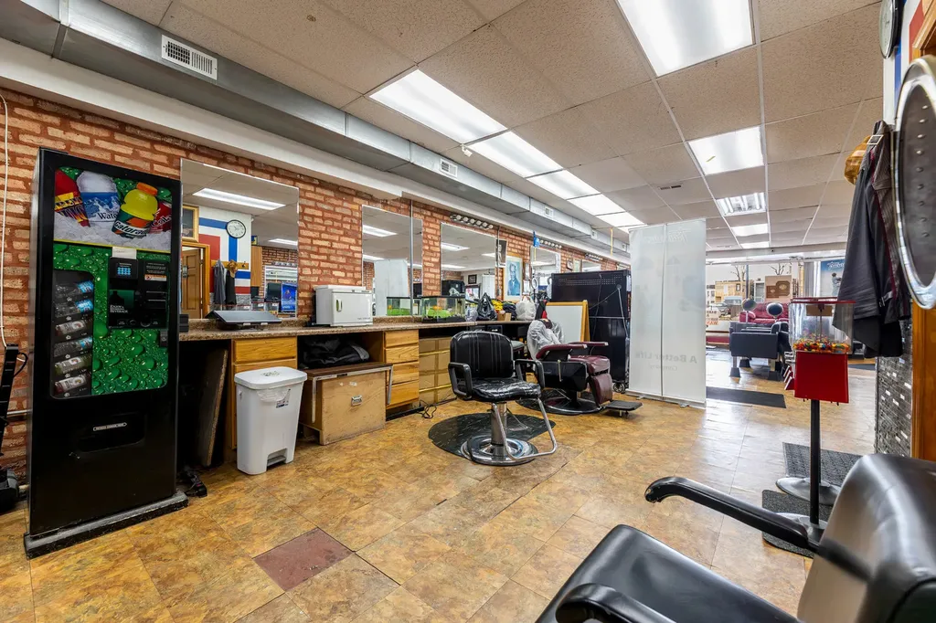 4436 West Madison Street Chicago IL 60624