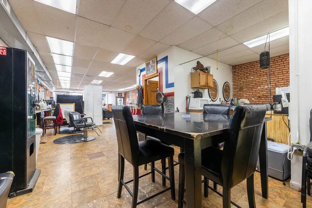 4436 West Madison Street Chicago IL 60624