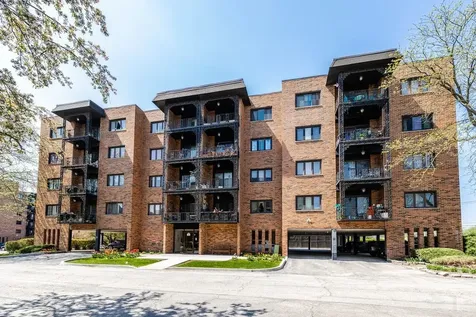 9375 Landings Lane Des Plaines IL 60016