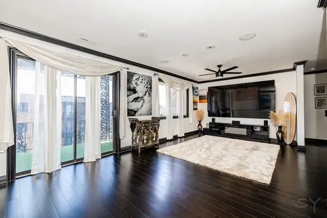 9375 Landings Lane Des Plaines IL 60016