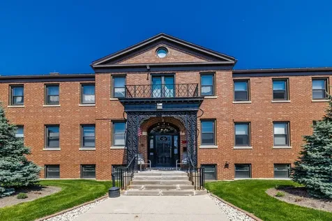 9375 Landings Lane Des Plaines IL 60016