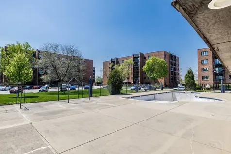 9375 Landings Lane Des Plaines IL 60016