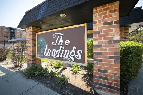 9375 Landings Lane Des Plaines IL 60016