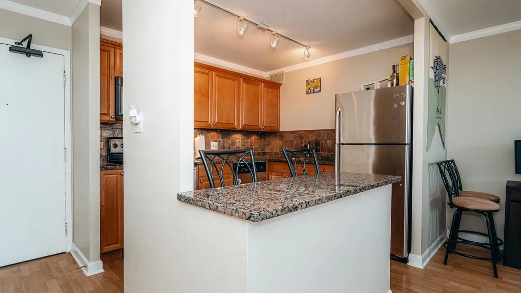 3930 North Pine Grove Avenue Chicago IL 60613