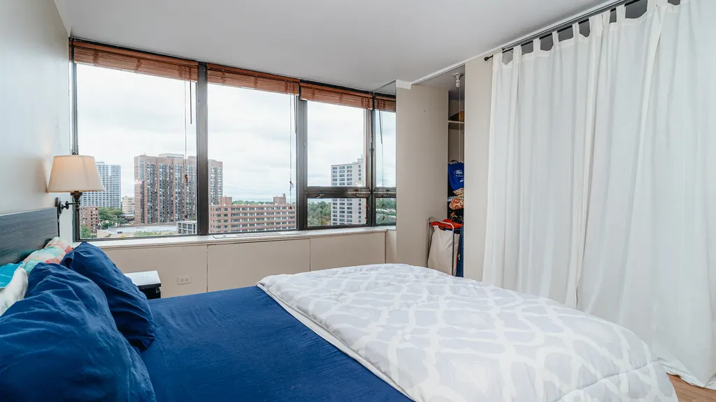 3930 North Pine Grove Avenue Chicago IL 60613