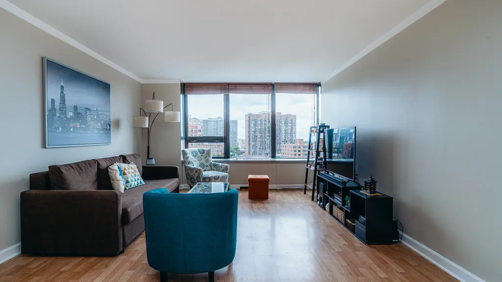 3930 North Pine Grove Avenue Chicago IL 60613