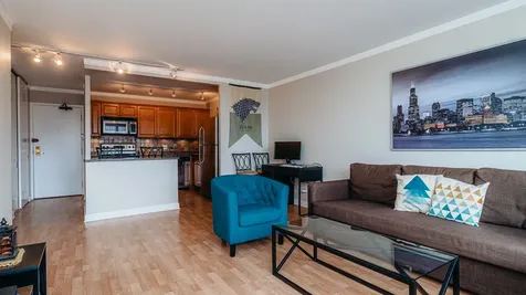 3930 North Pine Grove Avenue Chicago IL 60613
