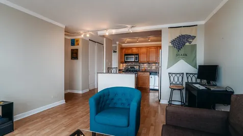 3930 North Pine Grove Avenue Chicago IL 60613