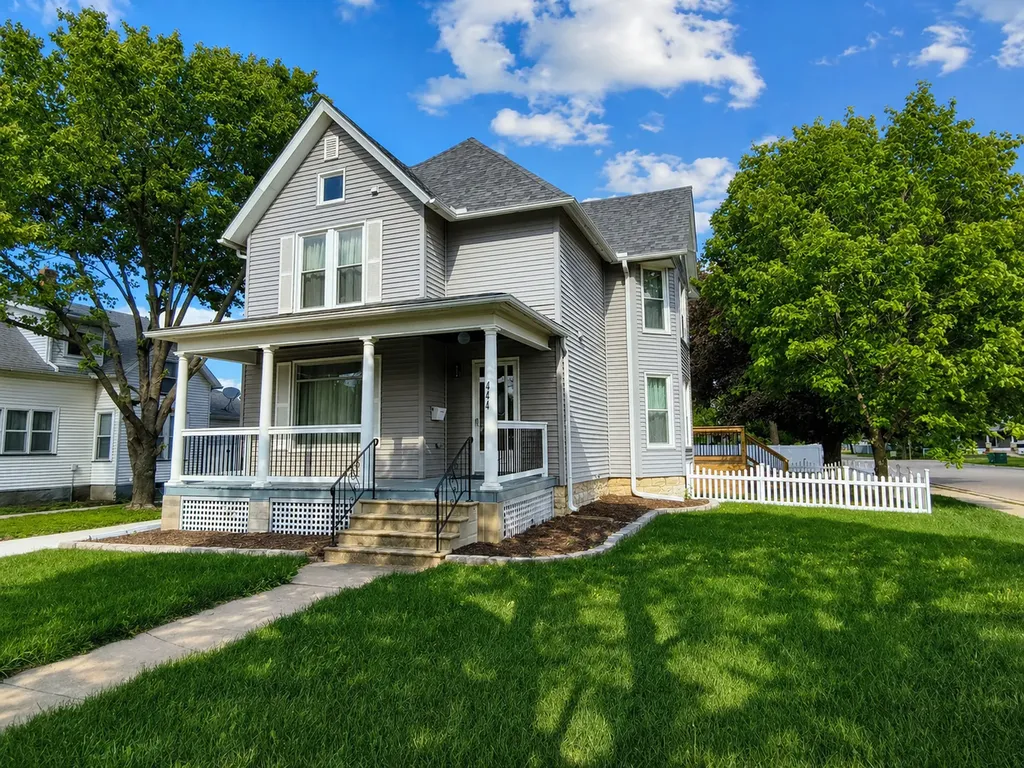 444 1ST Avenue Ottawa IL 61350