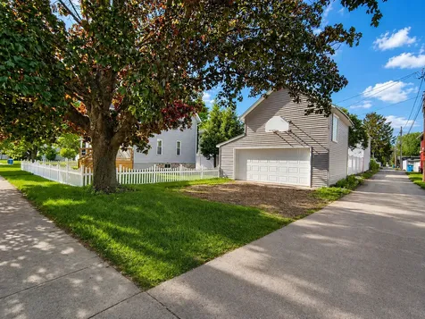 444 1ST Avenue Ottawa IL 61350