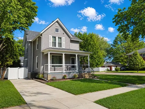 444 1ST Avenue Ottawa IL 61350