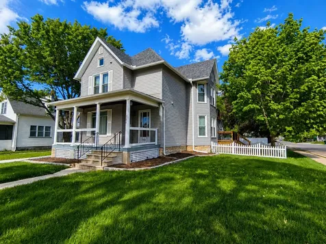 444 1ST Avenue Ottawa IL 61350